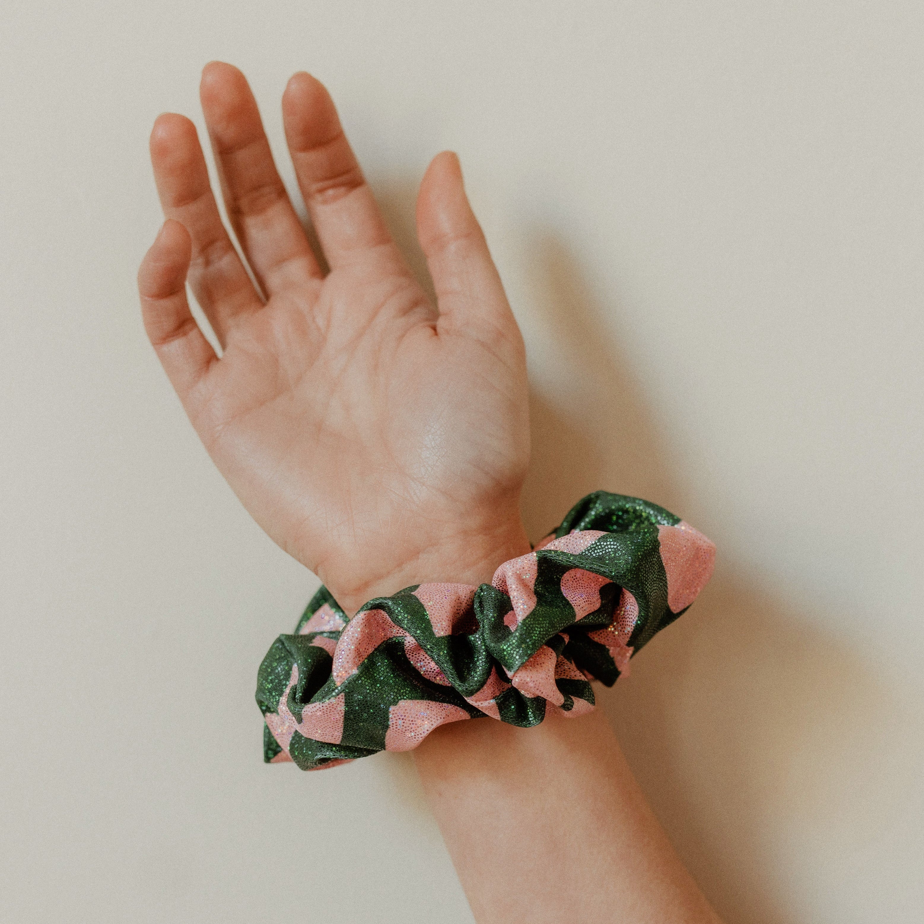 ECO SPARKLE - GREEN - PINK  SCRUNCHIE