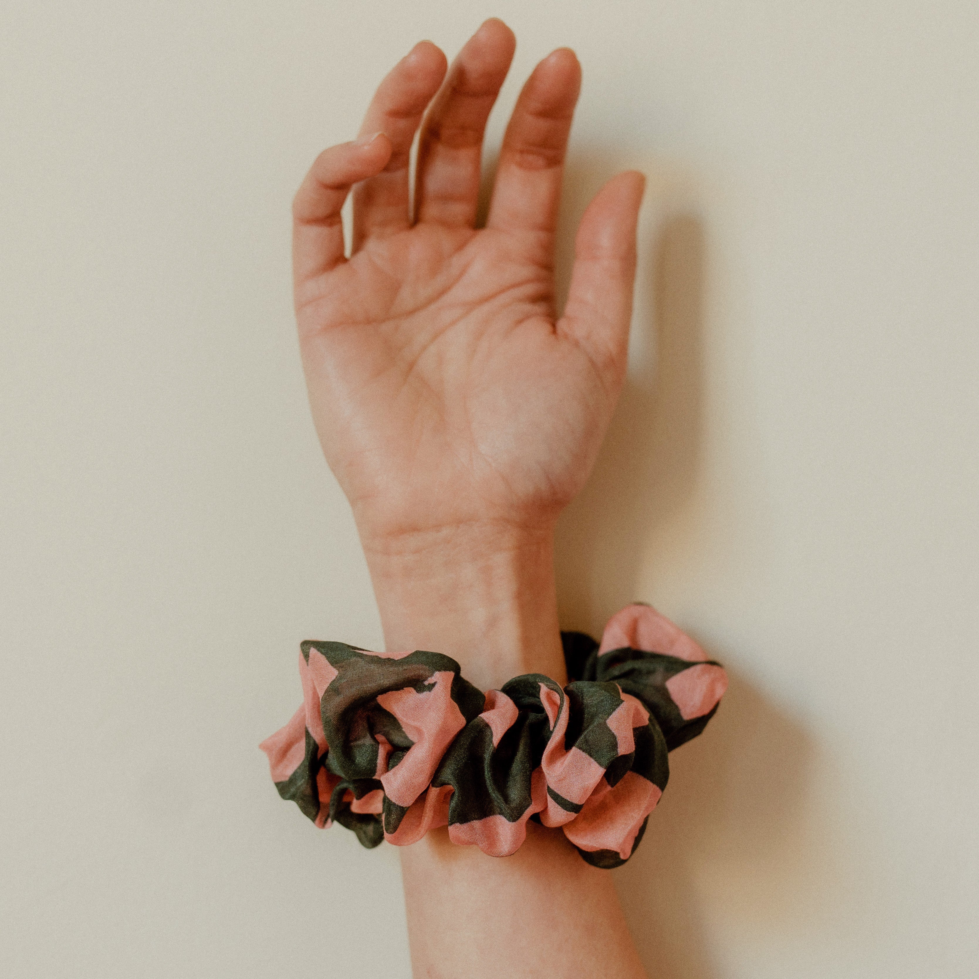 LOVE GREEN - SCRUNCHIE