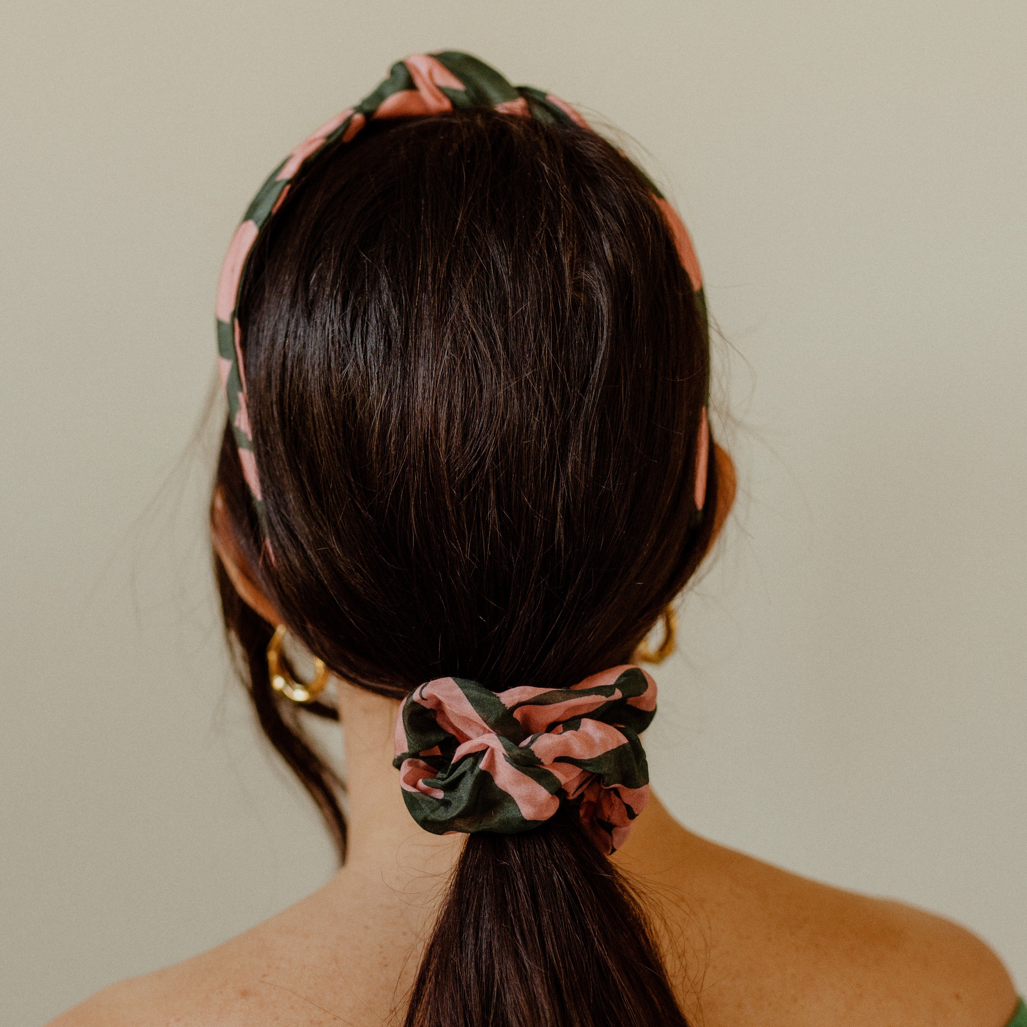 LOVE GREEN - SCRUNCHIE