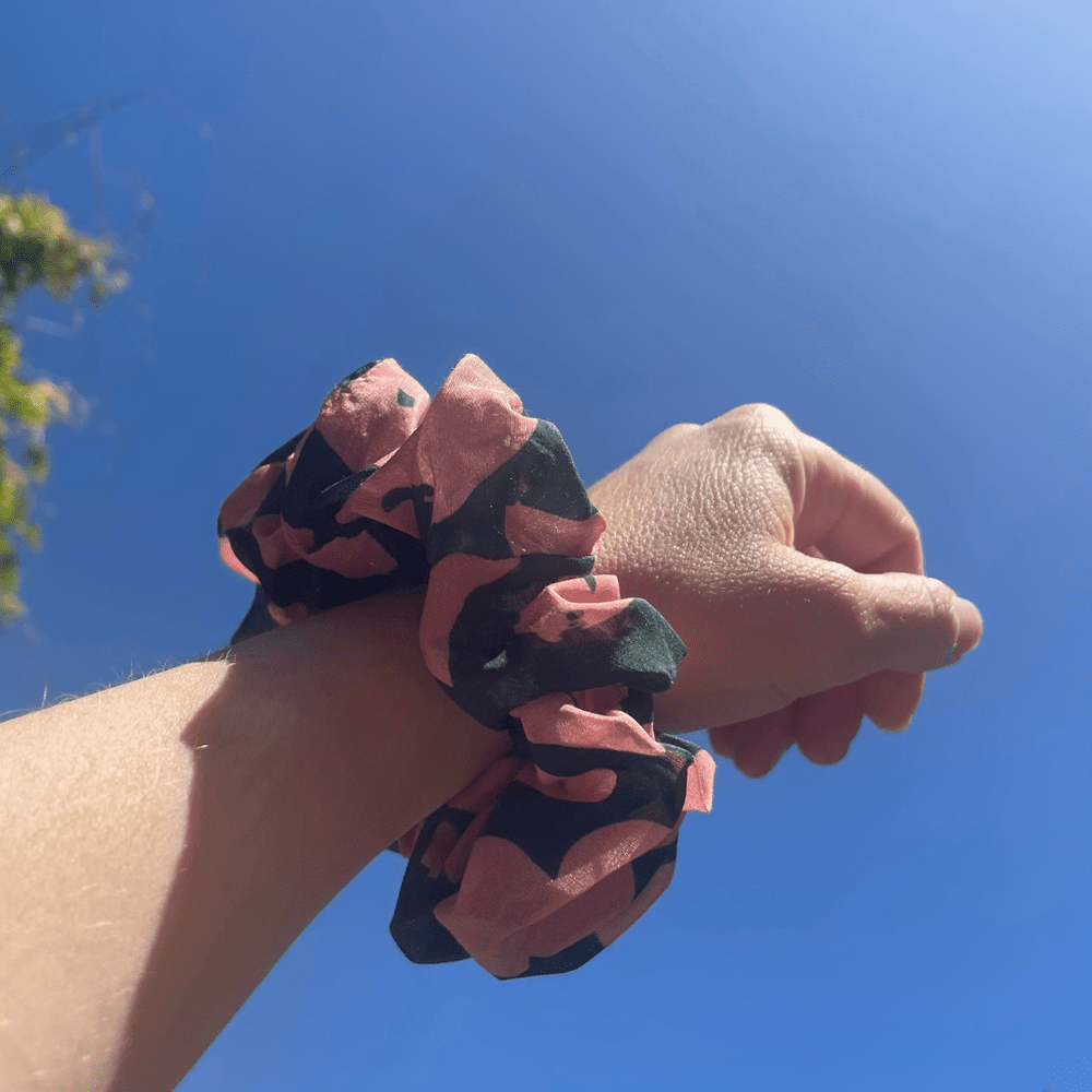 LOVE GREEN - SCRUNCHIE